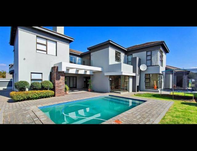 5 BEDROOM HOUSE FOR SALE IN HELDERWYK